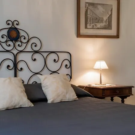 Dei Gelsomini, Residenza Nel